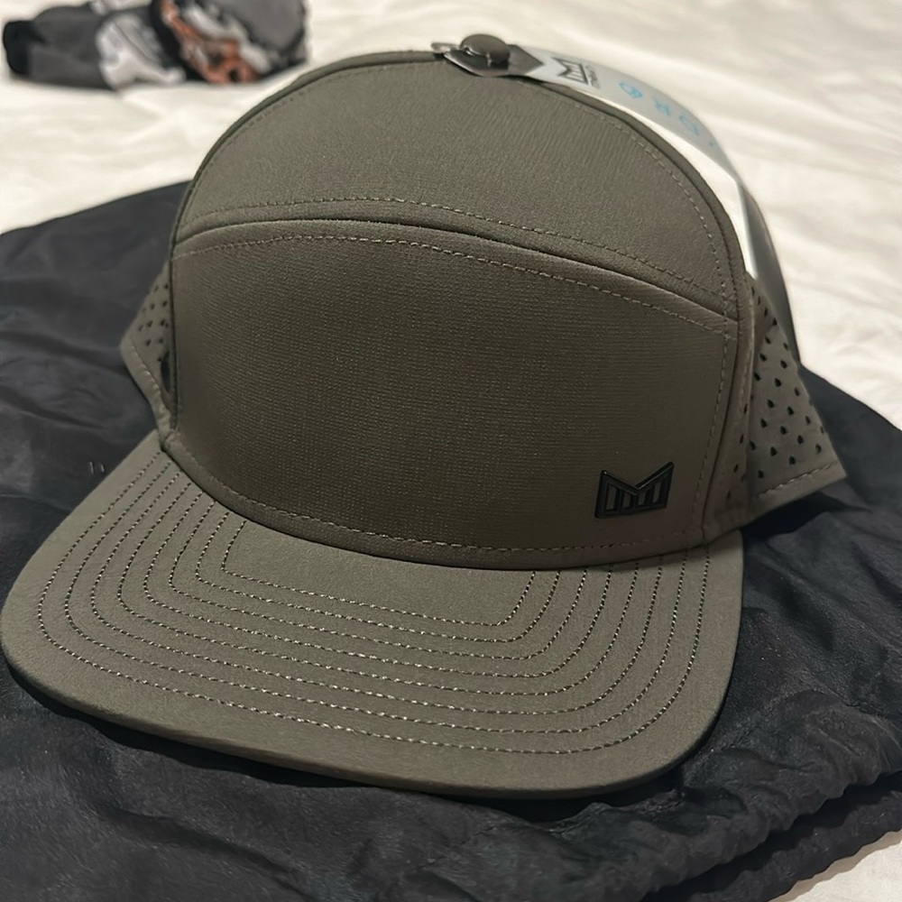 Melin Trenches Olive - NWT - Classic